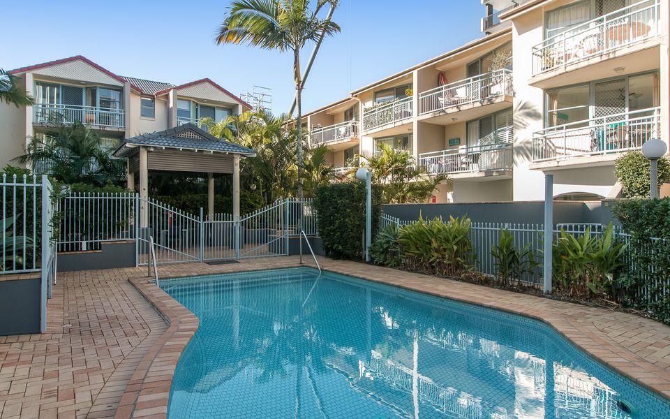 Sunset on Kirra – Beachfront Kirra – Min. 3 Night Stays!