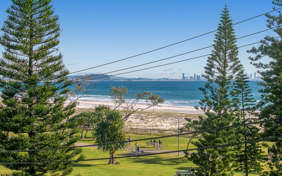 Sunset on Kirra – Beachfront Kirra – Min. 3 Night Stays!