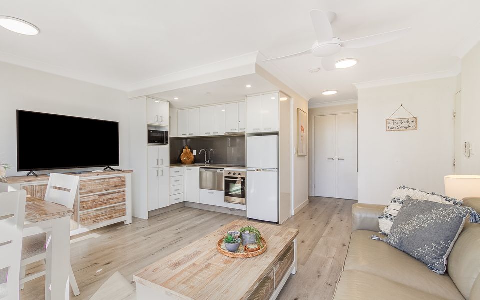 Sunset on Kirra – Beachfront Kirra – Min. 3 Night Stays!