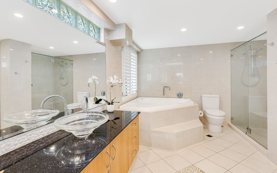 Aqua Solai 1 – Absolute Beachfront Tugun – Min. 3 Night Stays!