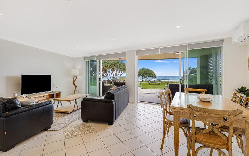 Aqua Solai 1 – Absolute Beachfront Tugun – Min. 3 Night Stays!