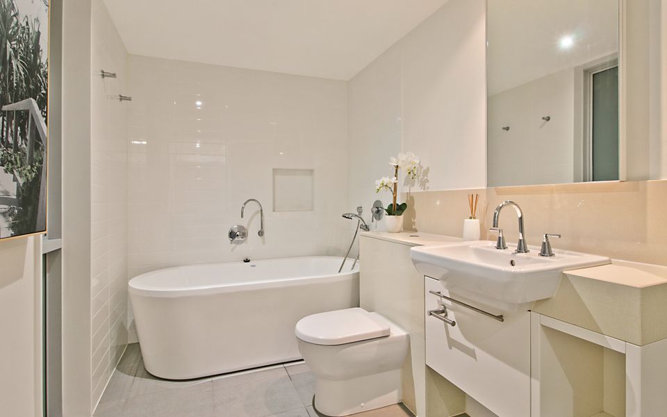 Beachfront Bliss – Absolute Beachfront Luxury Palm Beach – Linen Provided