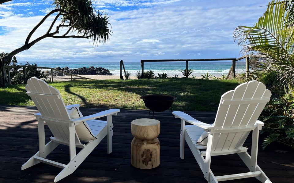 Beachfront Bliss – Absolute Beachfront Luxury Palm Beach – Linen Provided