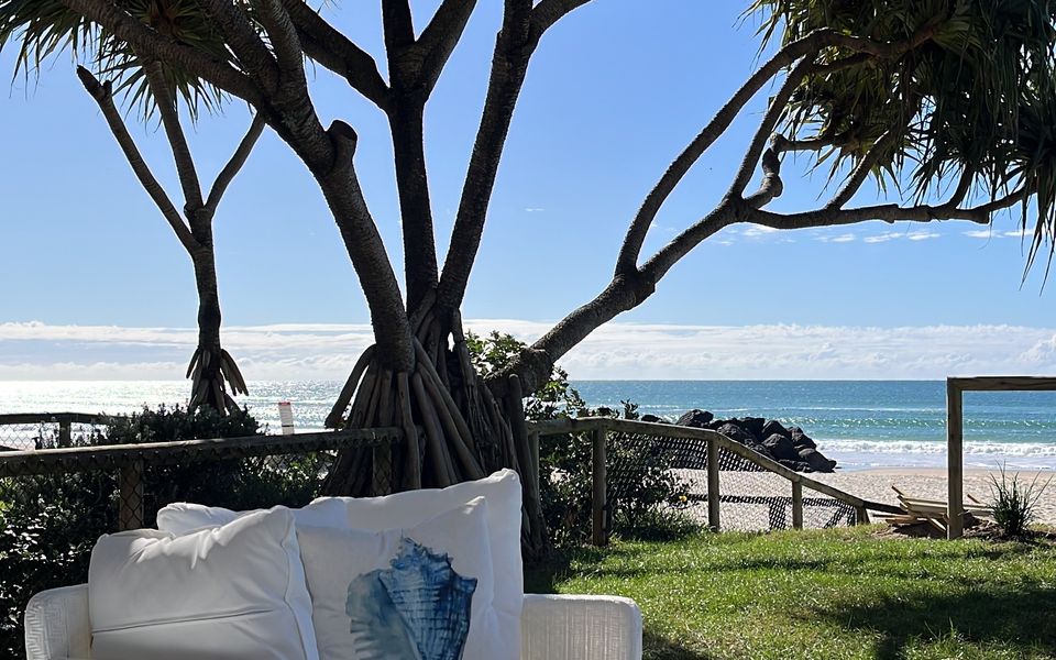 Beachfront Bliss – Absolute Beachfront Luxury Palm Beach – Linen Provided
