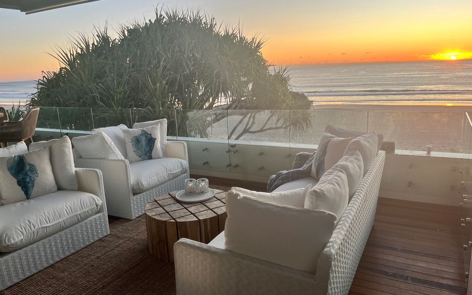 Beachfront Bliss – Absolute Beachfront Luxury Palm Beach – Linen Provided