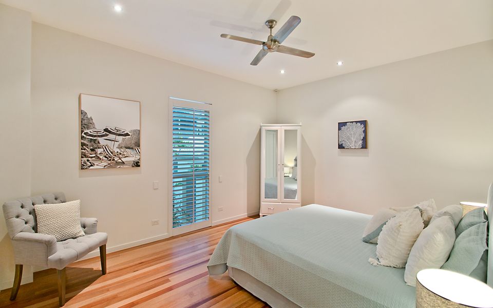 Beachfront Bliss – Absolute Beachfront Luxury Palm Beach – Linen Provided