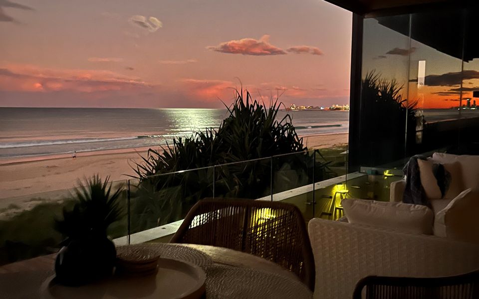 Beachfront Bliss – Absolute Beachfront Luxury Palm Beach – Linen Provided