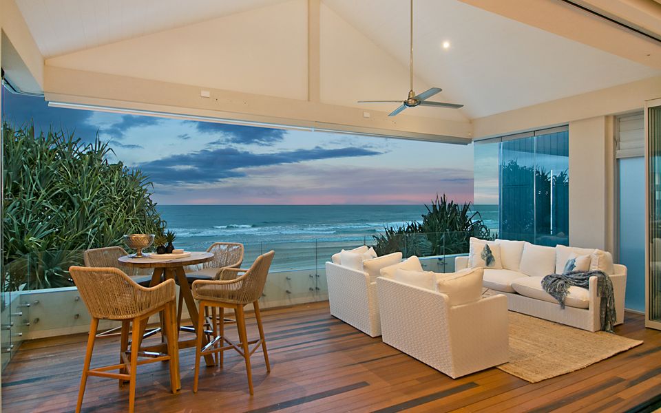 Beachfront Bliss – Absolute Beachfront Luxury Palm Beach – Linen Provided