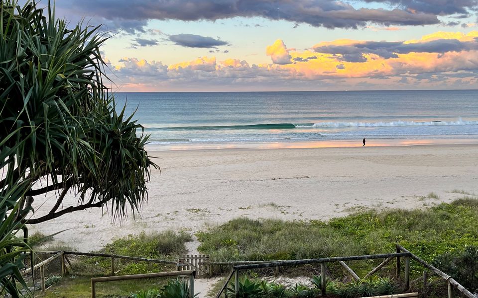 Beachfront Bliss – Absolute Beachfront Luxury Palm Beach – Linen Provided