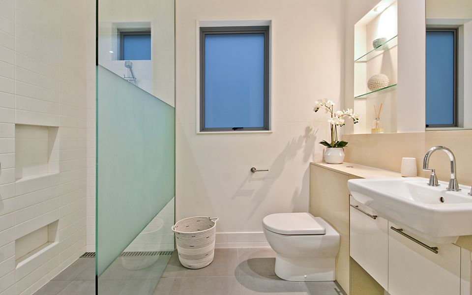 Beachfront Bliss – Absolute Beachfront Luxury Palm Beach – Linen Provided