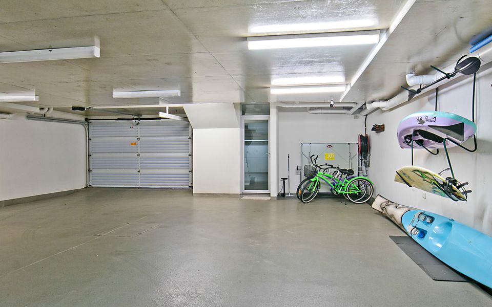 Beachfront Bliss – Absolute Beachfront Luxury Palm Beach – Linen Provided