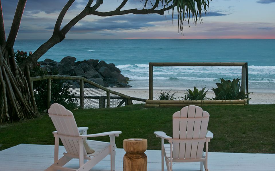 Beachfront Bliss – Absolute Beachfront Luxury Palm Beach – Linen Provided