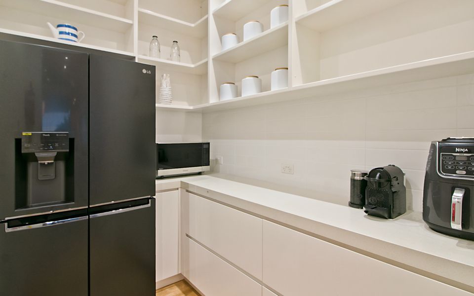 Beachfront Bliss – Absolute Beachfront Luxury Palm Beach – Linen Provided