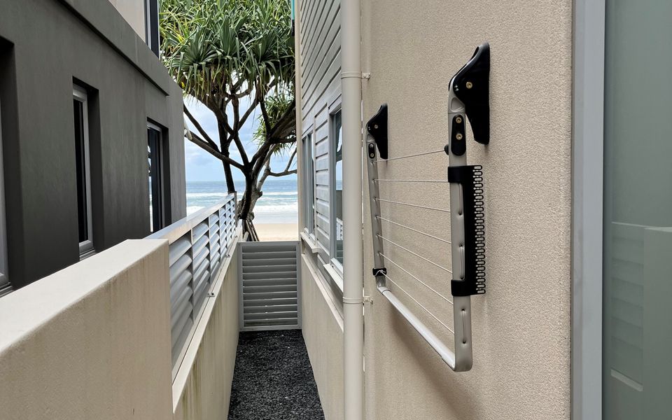 Beachfront Bliss – Absolute Beachfront Luxury Palm Beach – Linen Provided