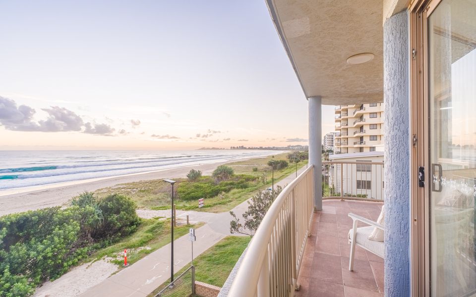 Seacrest 9 – Absolute Beachfront Tugun – Linen Provided!