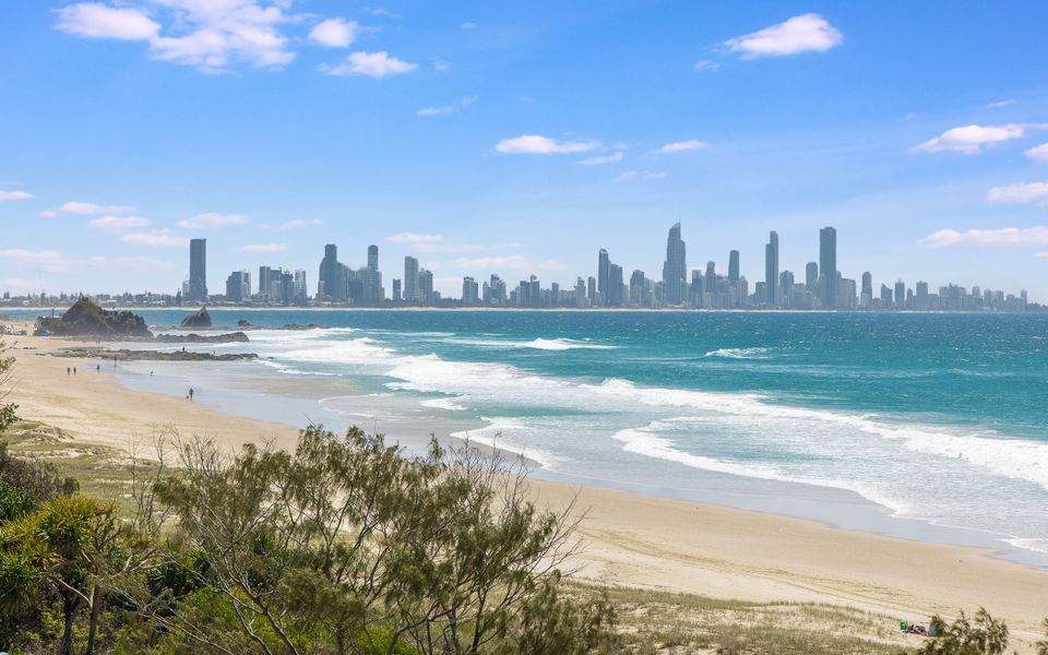 Seacrest 9 – Absolute Beachfront Tugun – Linen Provided!