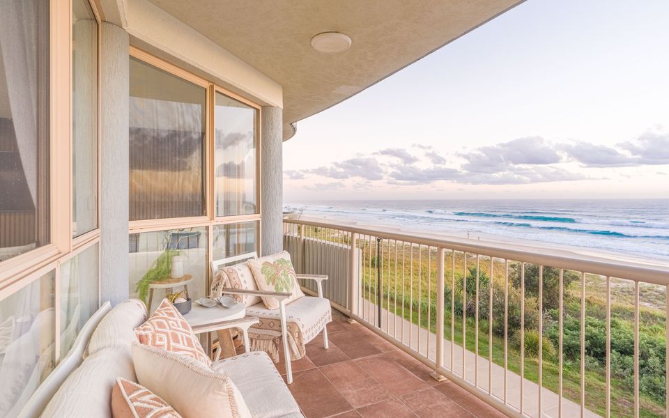 Seacrest 9 – Absolute Beachfront Tugun – Linen Provided!