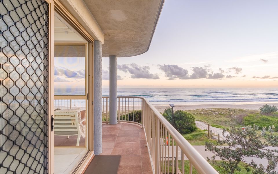 Seacrest 9 – Absolute Beachfront Tugun – Linen Provided!