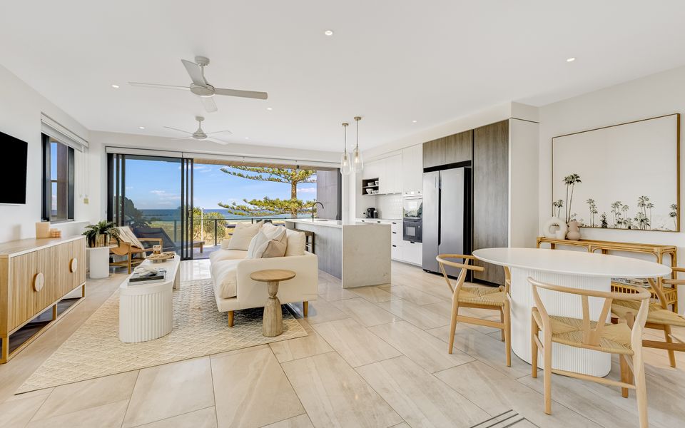 Escape 201 – Beachfront Luxury in Bilinga/ North Kirra – Linen Provided