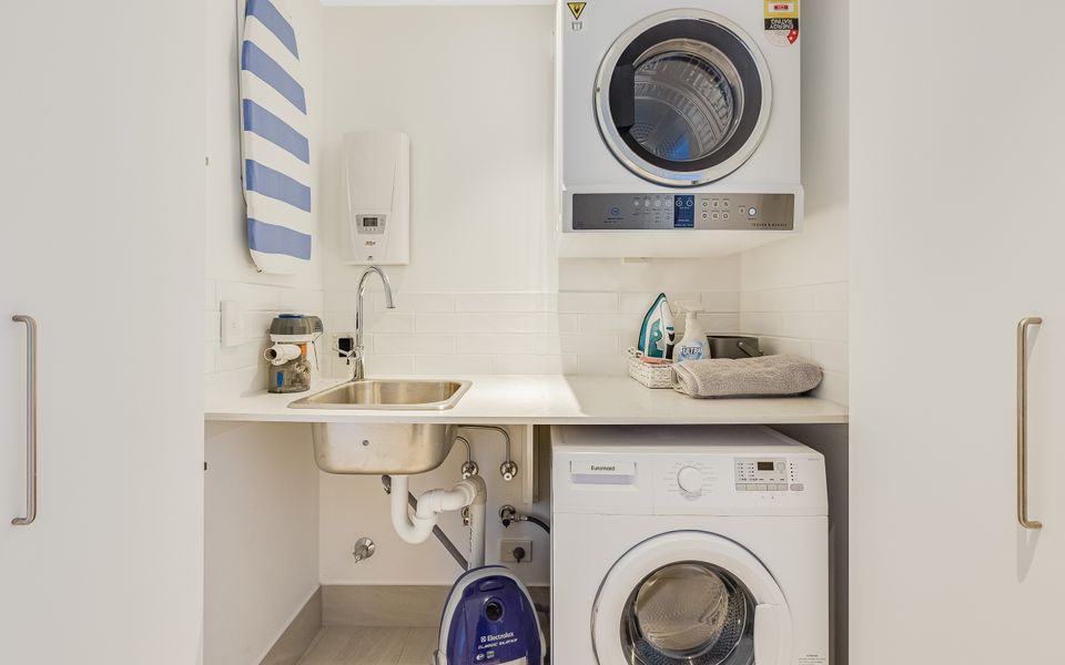 Escape 201 – Beachfront Luxury in Bilinga/ North Kirra – Linen Provided