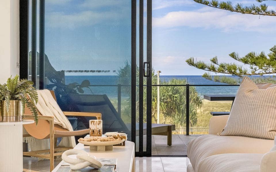 Escape 201 – Beachfront Luxury in Bilinga/ North Kirra – Linen Provided