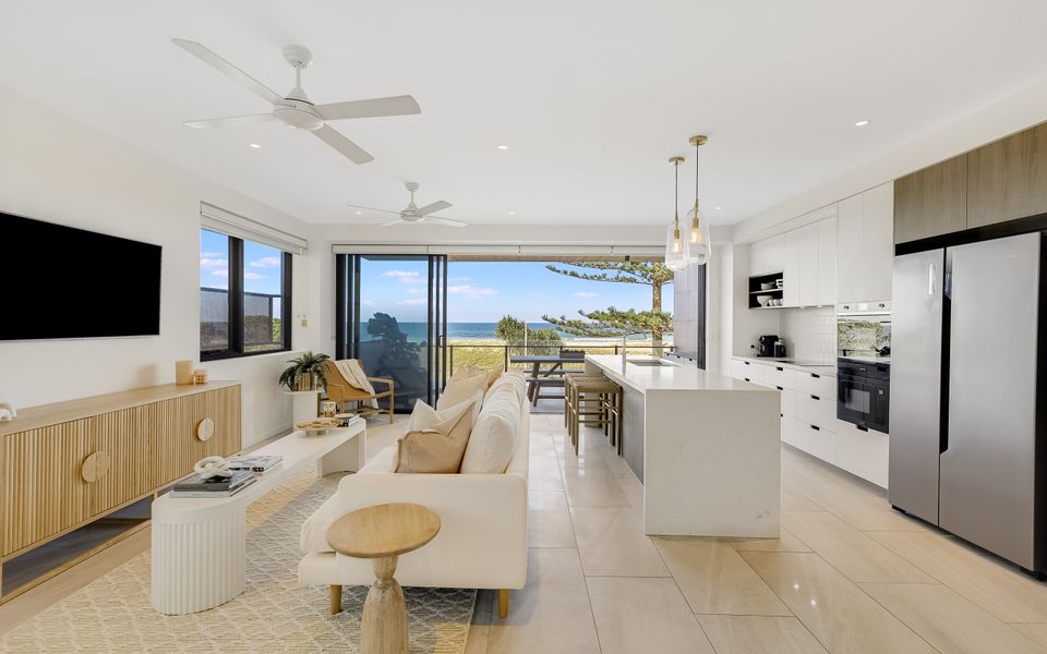 Escape 201 – Beachfront Luxury in Bilinga/ North Kirra – Linen Provided