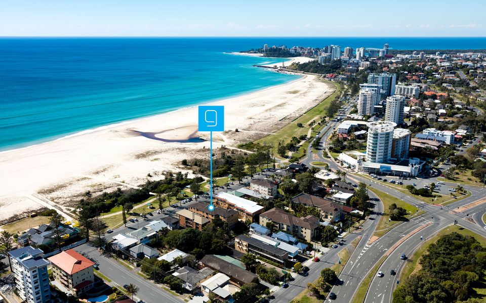 Lou’s Tiki Pad – Beachfront Bilinga / North Kirra – Min. 2 Night Stays!