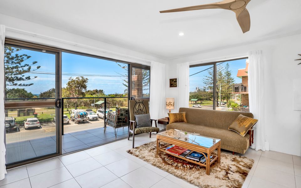 Lou’s Tiki Pad – Beachfront Bilinga / North Kirra – Min. 2 Night Stays!