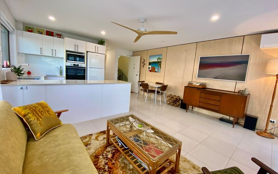 Lou’s Tiki Pad – Beachfront Bilinga / North Kirra – Min. 2 Night Stays!