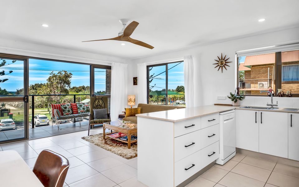 Lou’s Tiki Pad – Beachfront Bilinga / North Kirra – Min. 2 Night Stays!