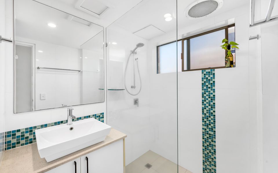 Lou’s Tiki Pad – Beachfront Bilinga / North Kirra – Min. 2 Night Stays!