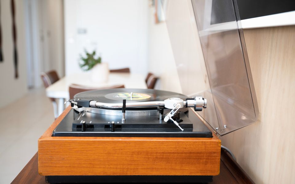 Lou’s Tiki Pad – Beachfront Bilinga / North Kirra – Min. 2 Night Stays!