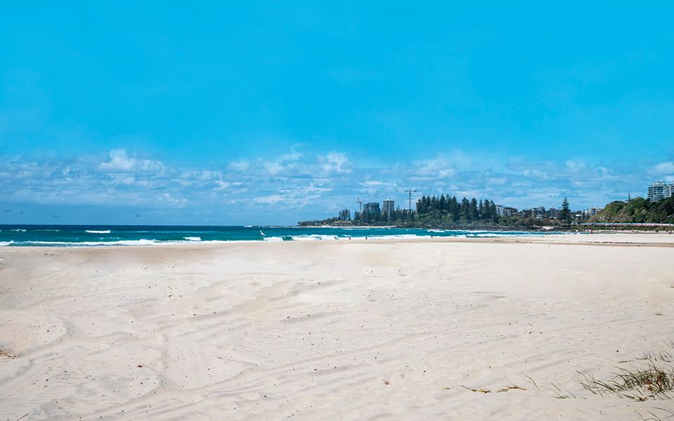 Lou’s Tiki Pad – Beachfront Bilinga / North Kirra – Min. 2 Night Stays!