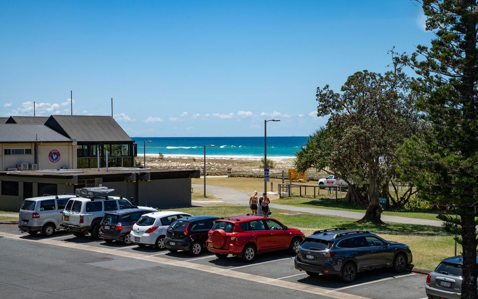 Lou’s Tiki Pad – Beachfront Bilinga / North Kirra – Min. 2 Night Stays!