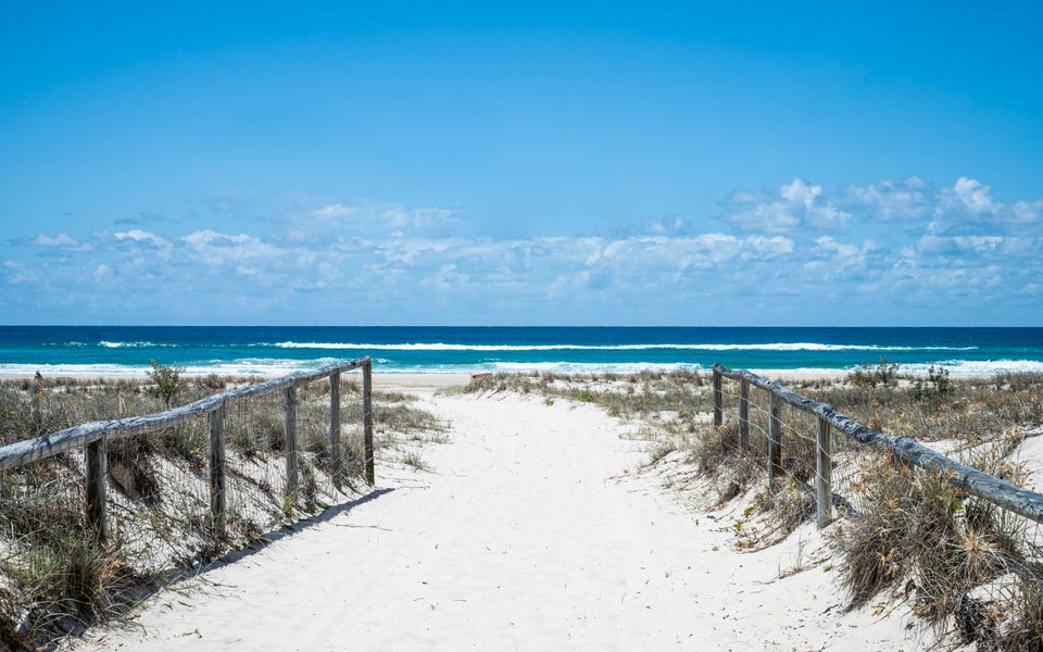 Lou’s Tiki Pad – Beachfront Bilinga / North Kirra – Min. 2 Night Stays!