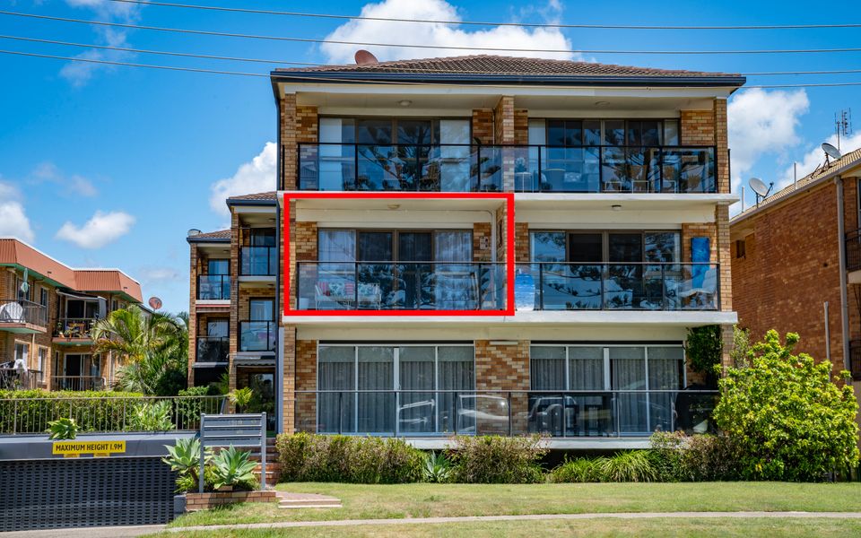 Lou’s Tiki Pad – Beachfront Bilinga / North Kirra – Min. 2 Night Stays!