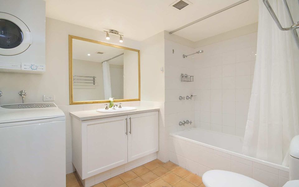 Calypso Plaza 419 – Coolangatta Beachfront – Min. 3 Night Stays!