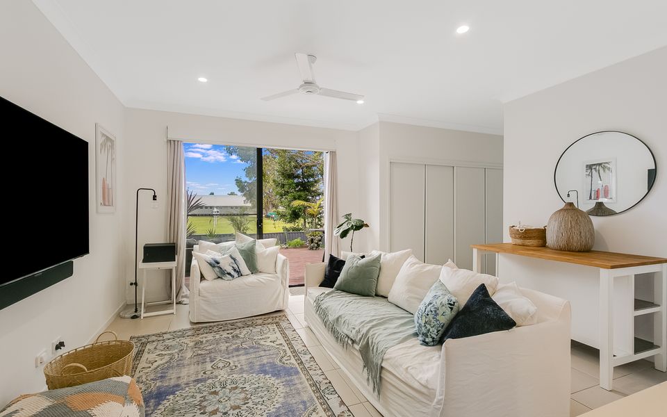 The Villa at Fraser Cove – Modern Pet Friendly Villa – Min. 3 Night Stays!