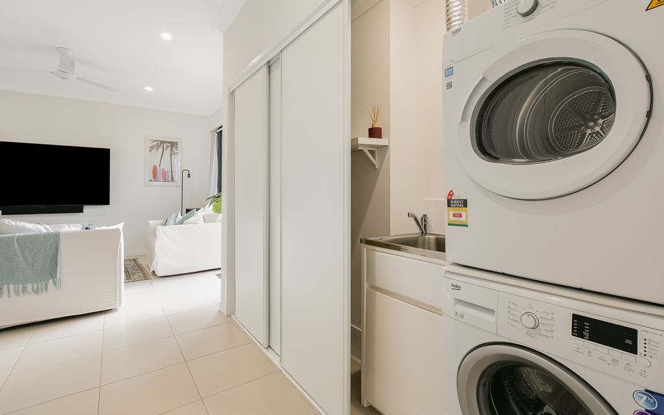 The Villa at Fraser Cove – Modern Pet Friendly Villa – Min. 3 Night Stays!