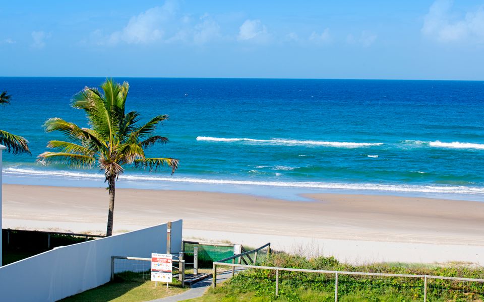 Palm Salt – Pet Friendly Beachside Villa in Palm Beach – Linen Provided – Min. 3 Night Stays!