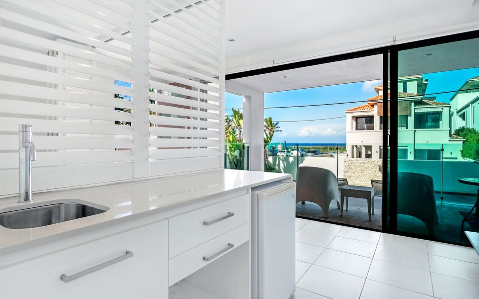 Palm Salt – Pet Friendly Beachside Villa in Palm Beach – Linen Provided – Min. 3 Night Stays!