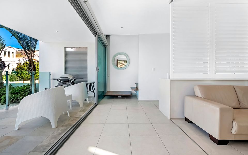 Palm Salt – Pet Friendly Beachside Villa in Palm Beach – Linen Provided – Min. 3 Night Stays!