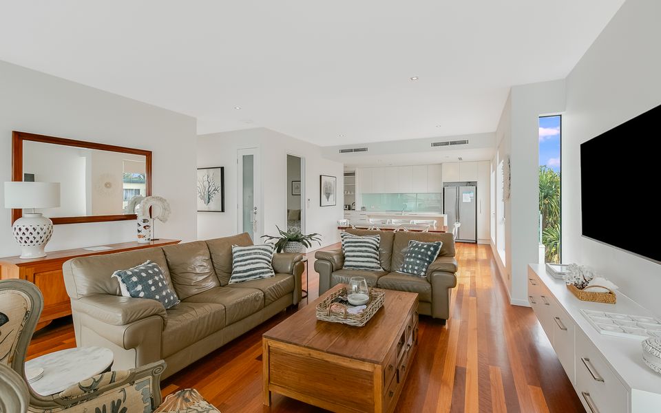 Palm Salt – Pet Friendly Beachside Villa in Palm Beach – Linen Provided – Min. 3 Night Stays!