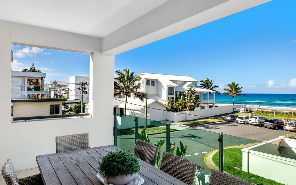 Palm Salt – Pet Friendly Beachside Villa in Palm Beach – Linen Provided – Min. 3 Night Stays!