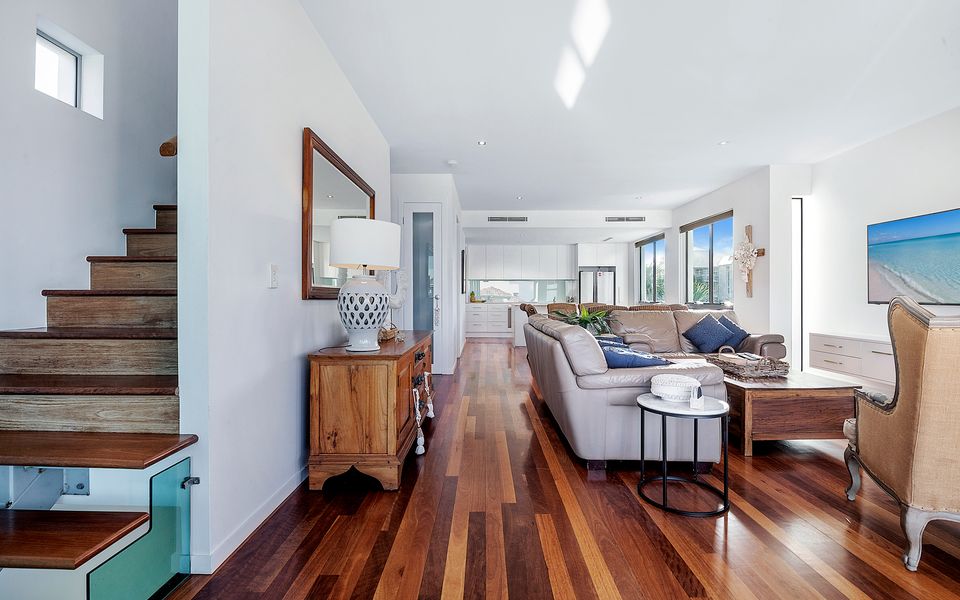 Palm Salt – Pet Friendly Beachside Villa in Palm Beach – Linen Provided – Min. 3 Night Stays!