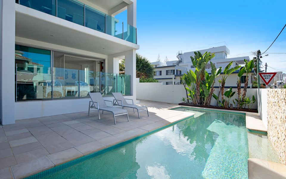 Palm Salt – Pet Friendly Beachside Villa in Palm Beach – Linen Provided – Min. 3 Night Stays!