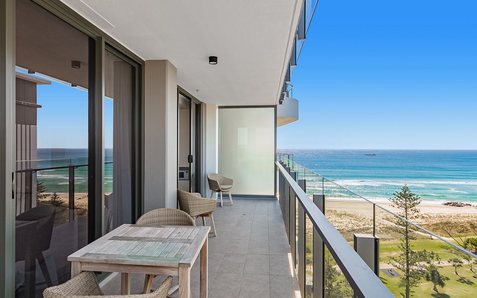 X Kirra Beach Apartment 1302 – Modern & Luxurious – Min. 3 Night Stays