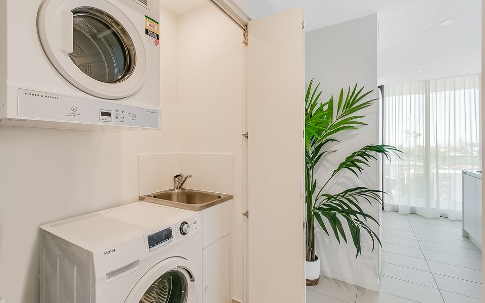 X Kirra Beach Apartment 1302 – Modern & Luxurious – Min. 3 Night Stays