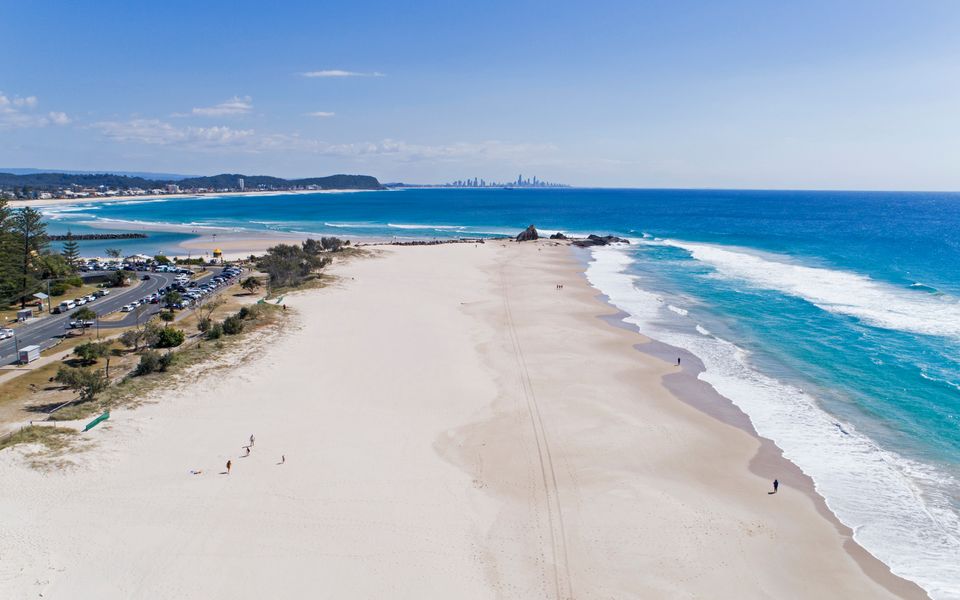 Villa Paralia – Mediterranean Entertainers’ Home in The Heart of Currumbin – Min. 3 Night Stays – Pet Friendly!