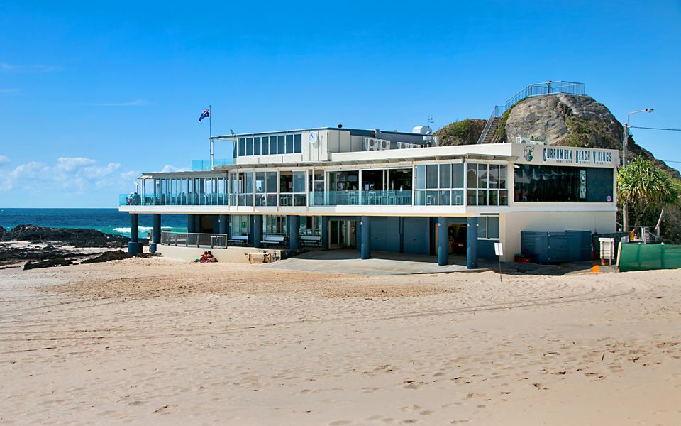 Villa Paralia – Mediterranean Entertainers’ Home in The Heart of Currumbin – Min. 3 Night Stays – Pet Friendly!